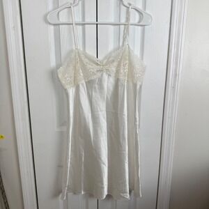 Morgan Taylor Intimates Babydoll M Ivory Satin Chemise Nightie‎ Slip Lace Trim